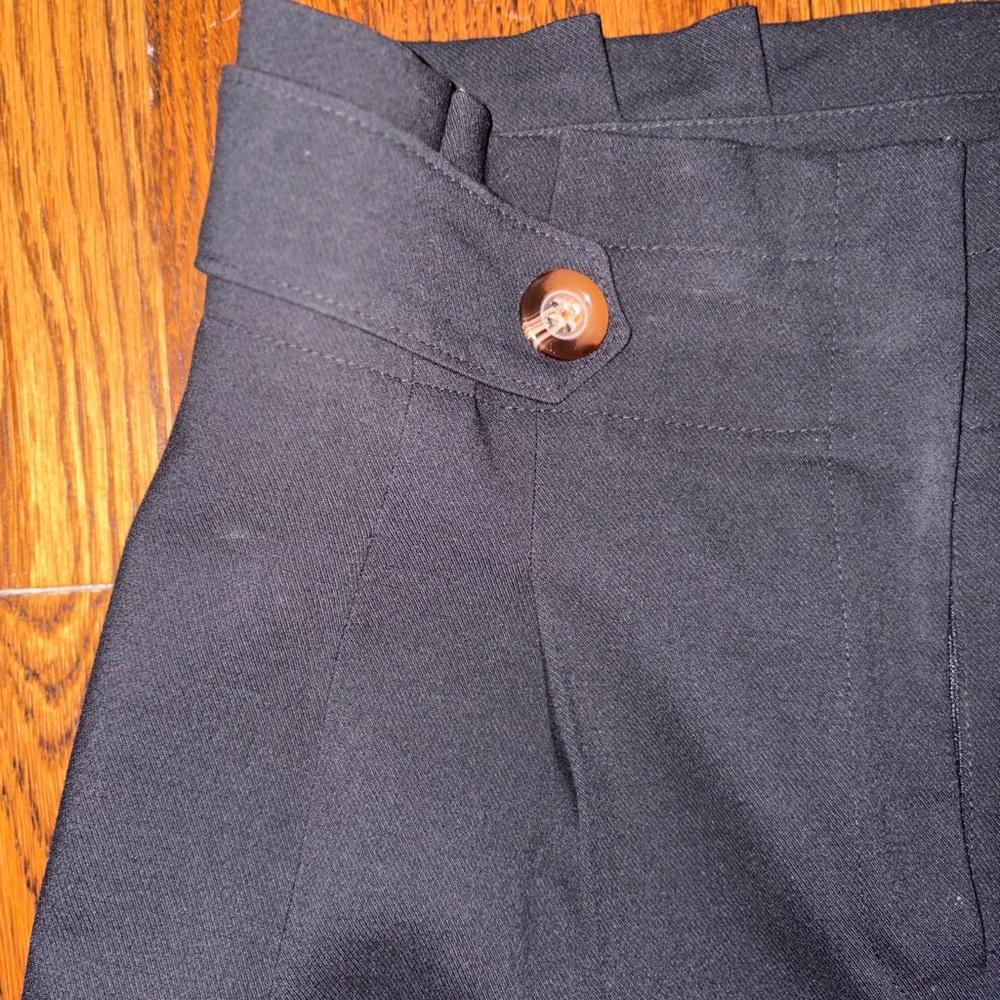 Women’s Black High-Wasted Pleated Pants